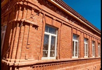 Реставрацию исторического здания поликлиники в Вольске продлили до 1 июля